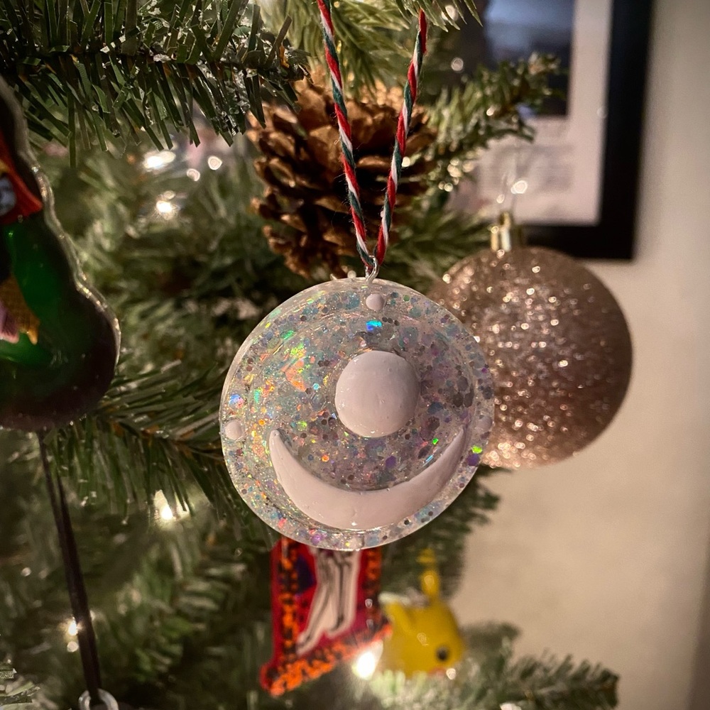 3/20$ Sailor Moon Christmas Ornament | Brooch